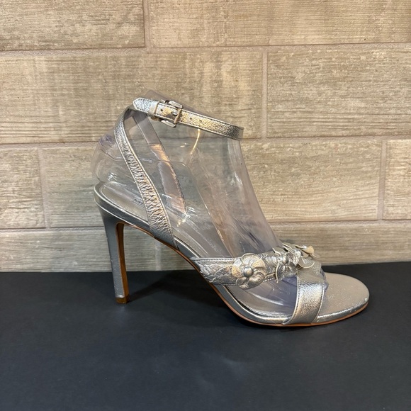 Michael Kors Tricia Sandals Silver‎ Size 7.5 - Picture 4 of 10